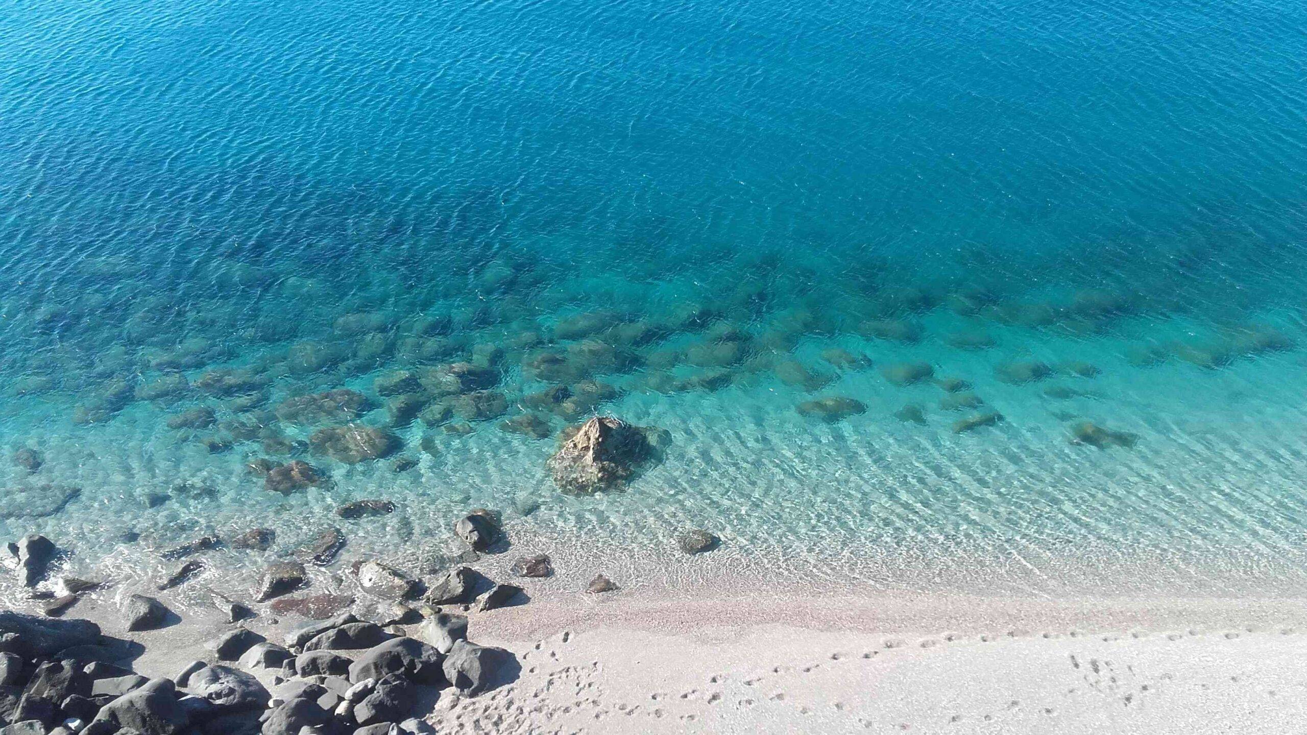 Salsedine e zaffiro della costiera tra Onde e Sapori