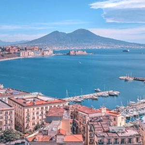 Lungomare di Napoli: Una passeggiata tra mito e bellezza